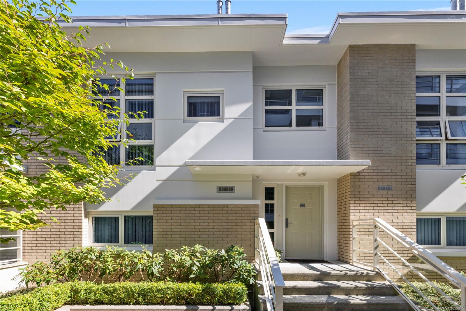 38 Front St Unit: TH25