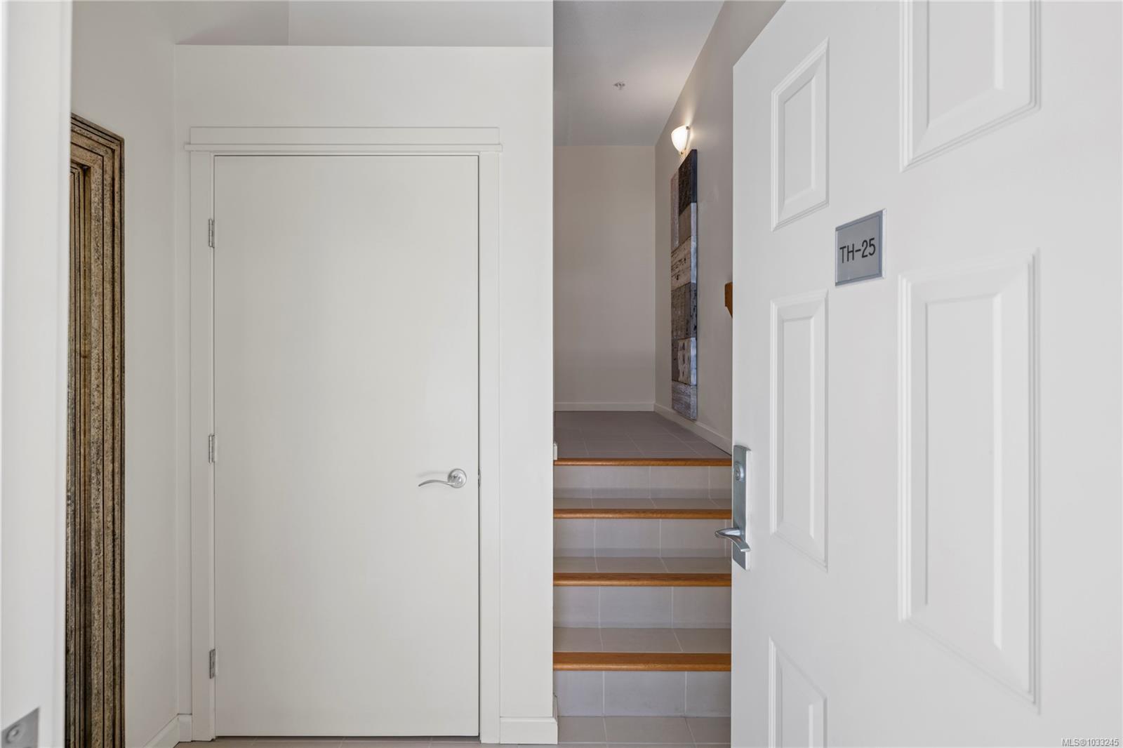 38 Front St Unit: TH25