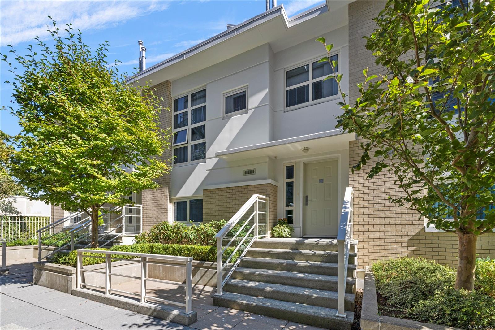 38 Front St Unit: TH25