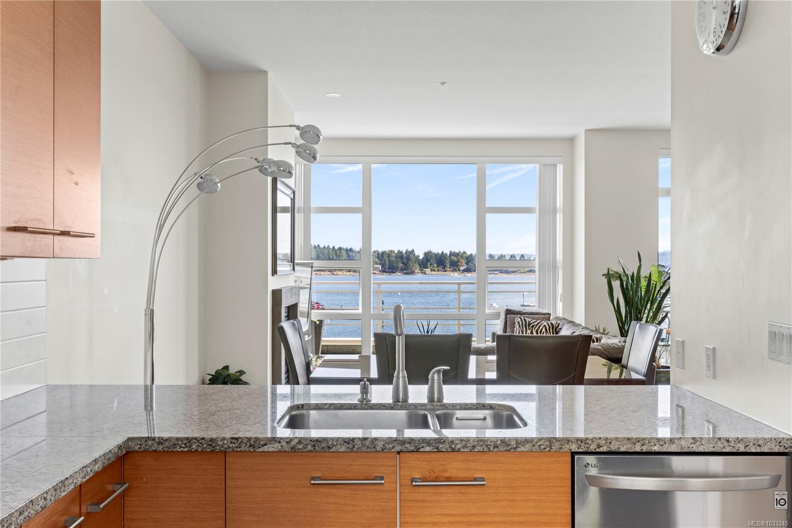 38 Front St Unit: TH25