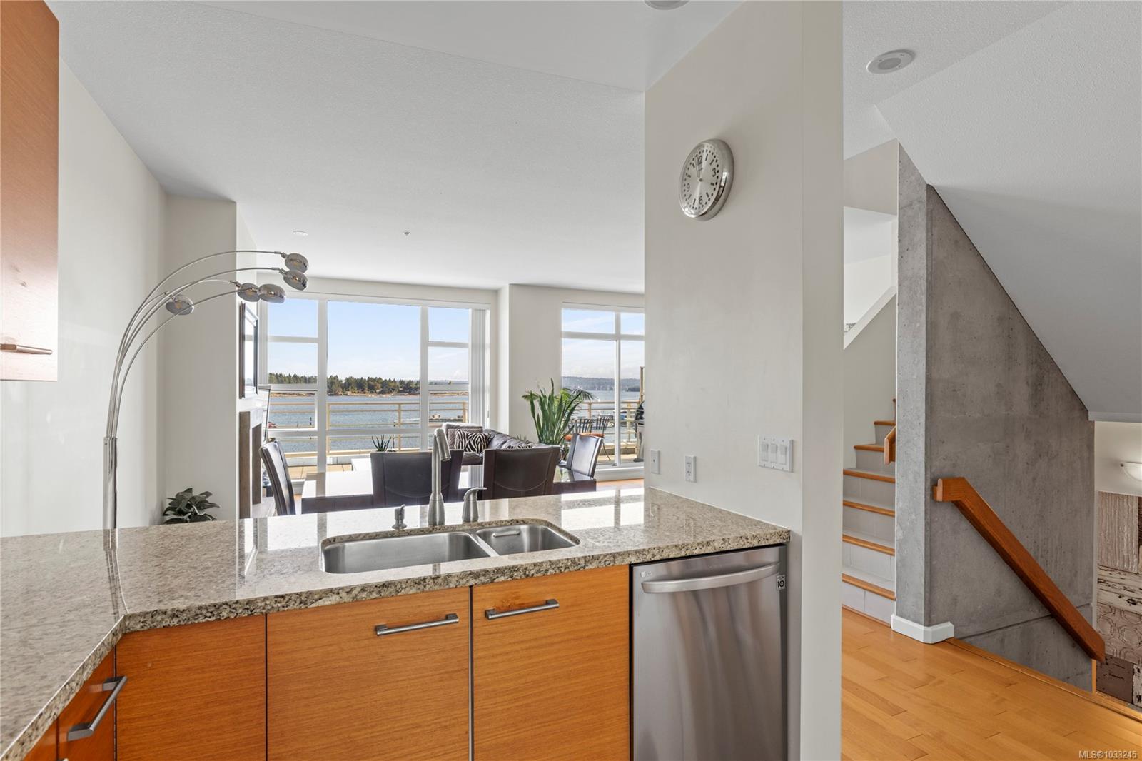 38 Front St Unit: TH25