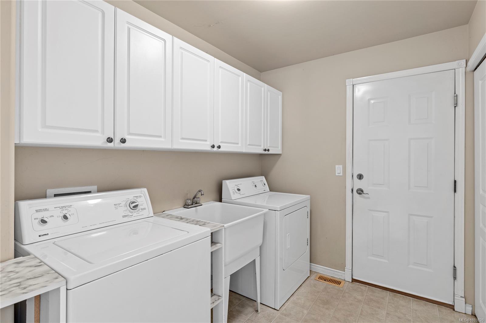 5857 Quarry Cres