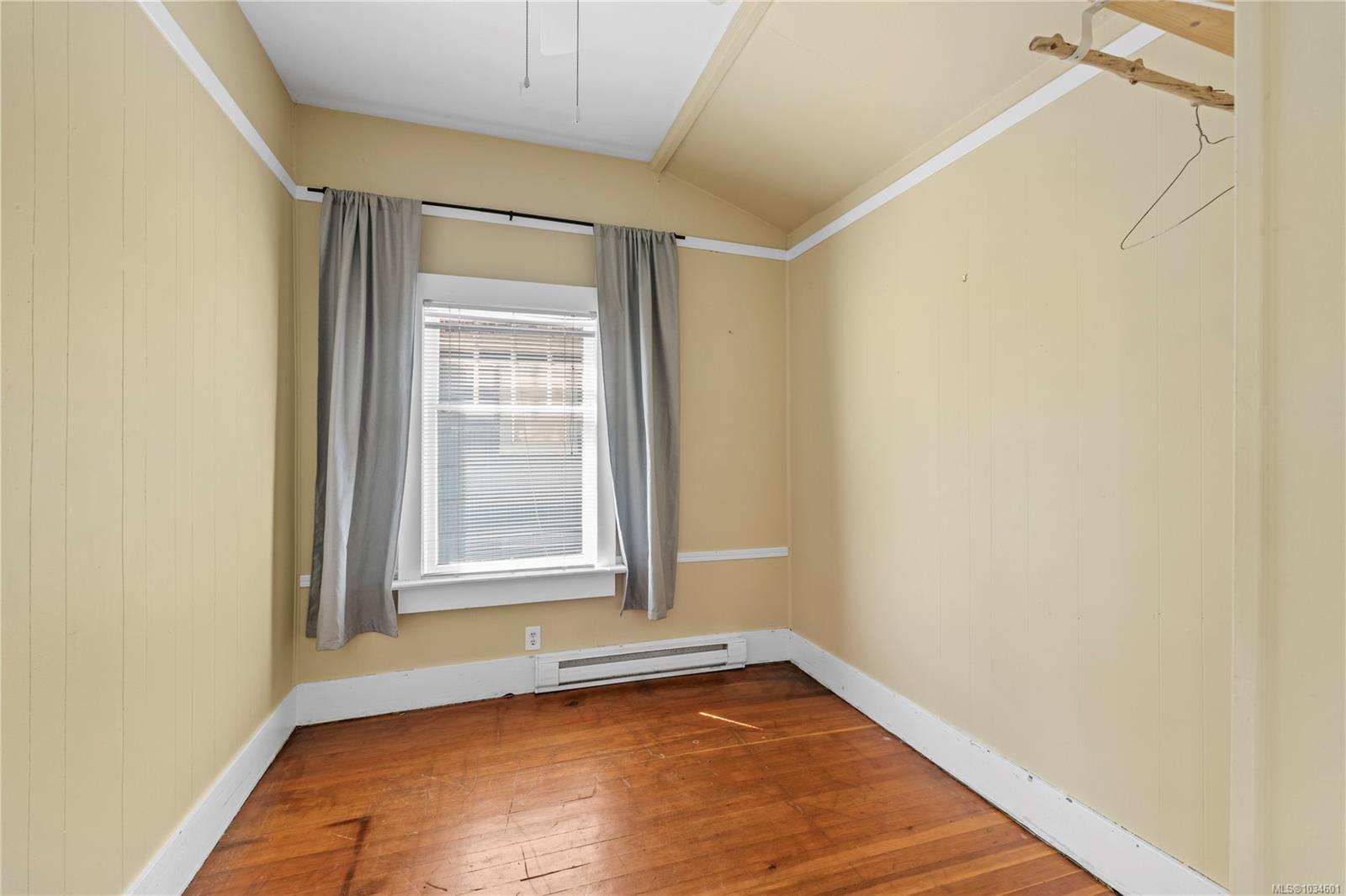 36 Irwin St