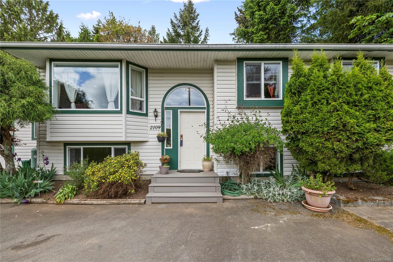 2109 Lakeside Dr