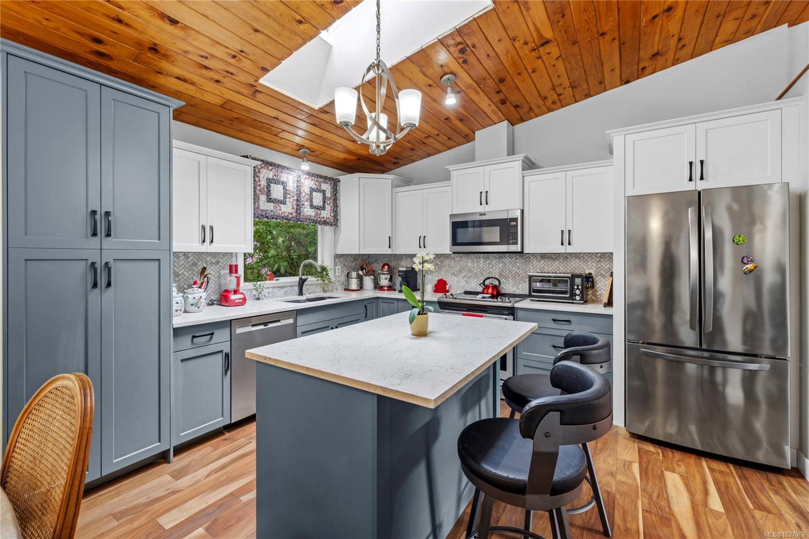 2109 Lakeside Dr