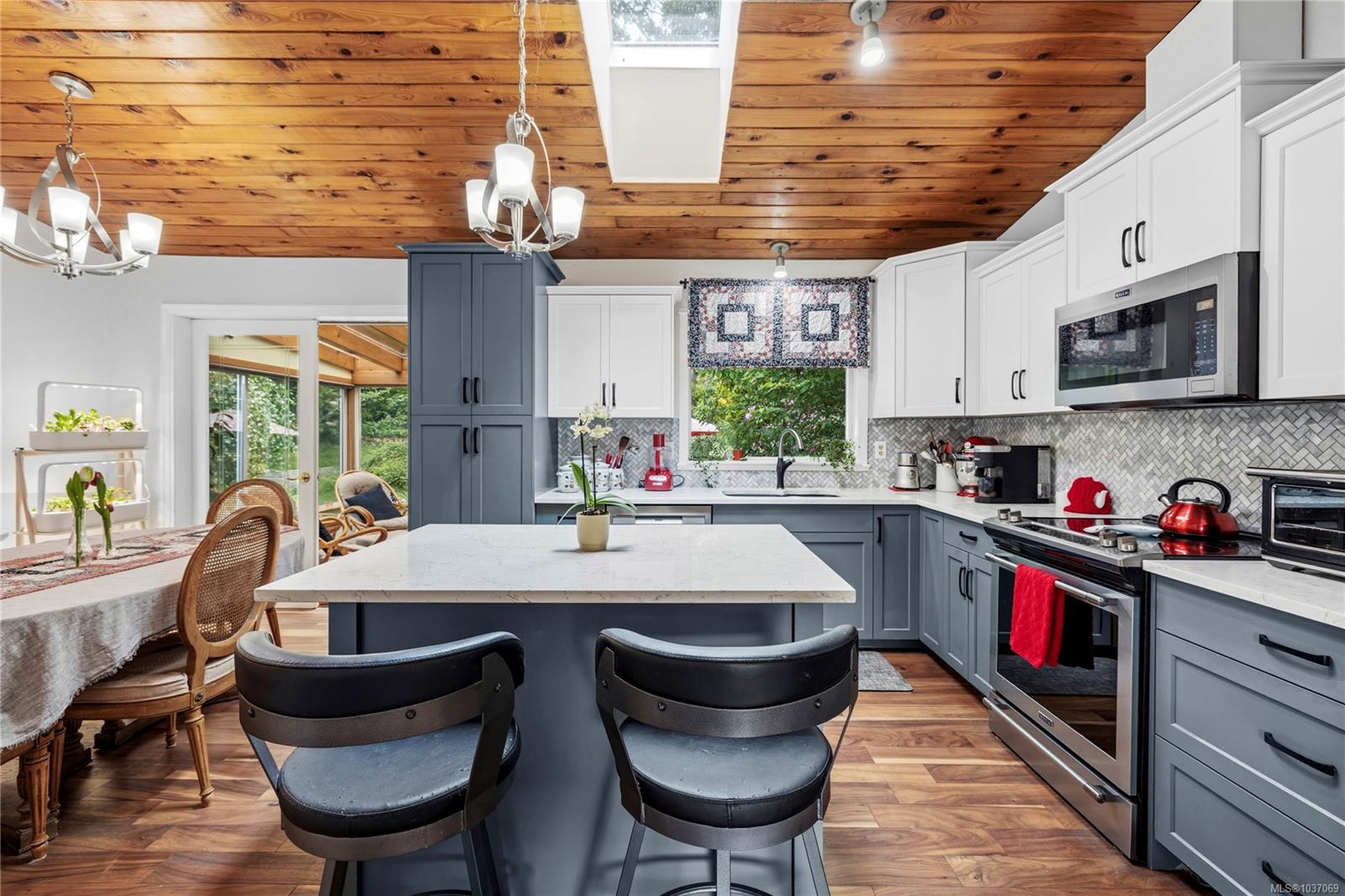 2109 Lakeside Dr