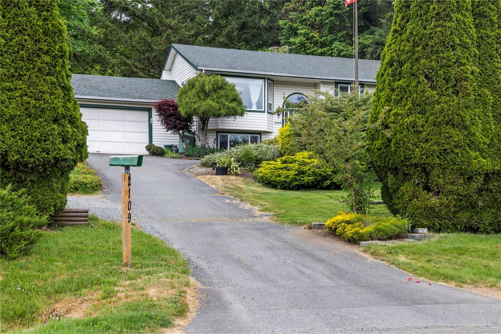 2109 Lakeside Dr
