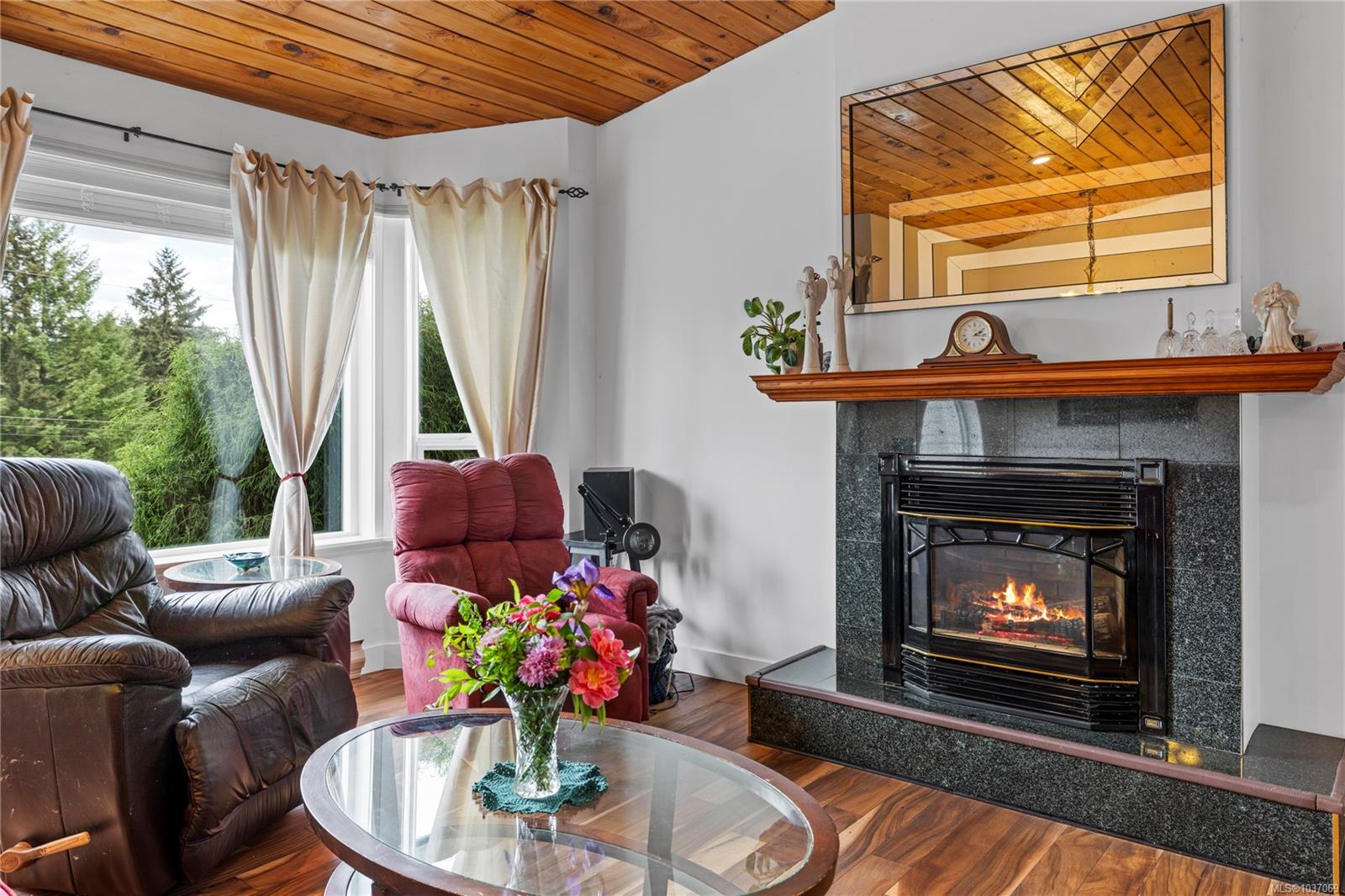 2109 Lakeside Dr
