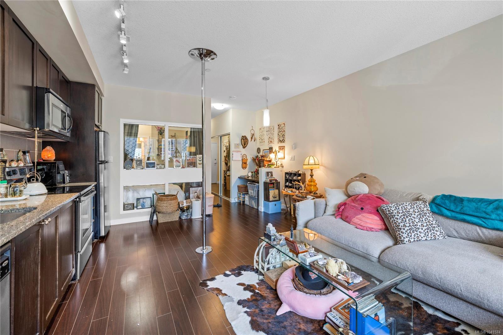 99 Chapel St #204