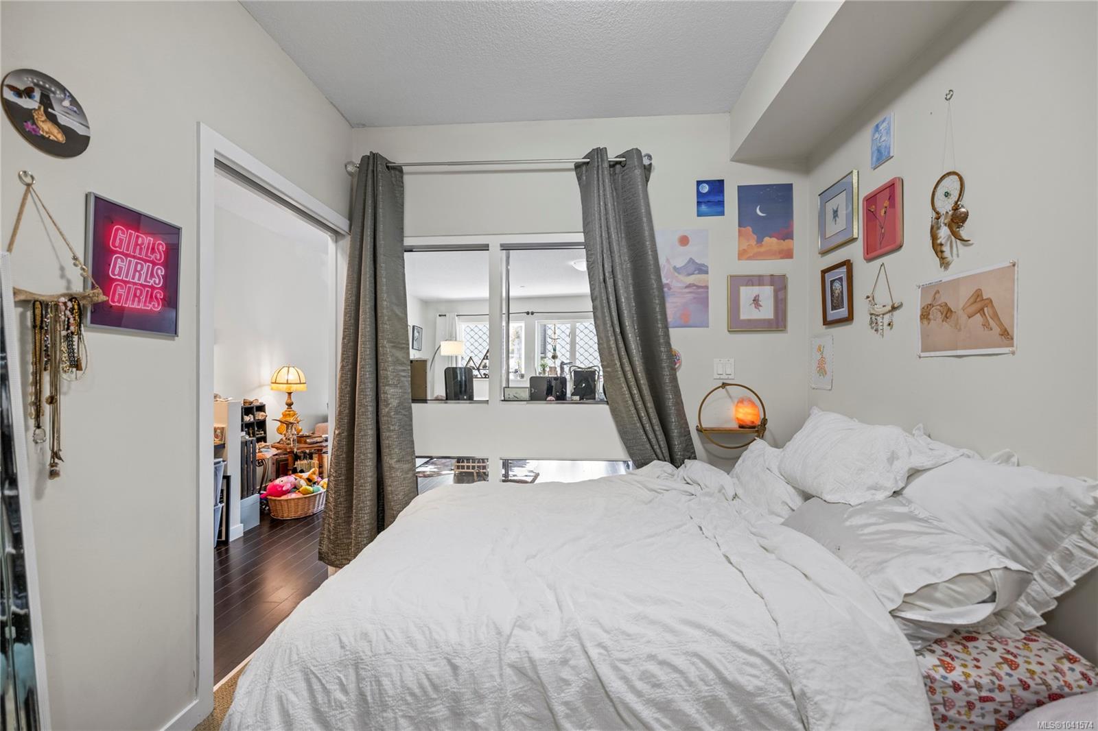 99 Chapel St #204