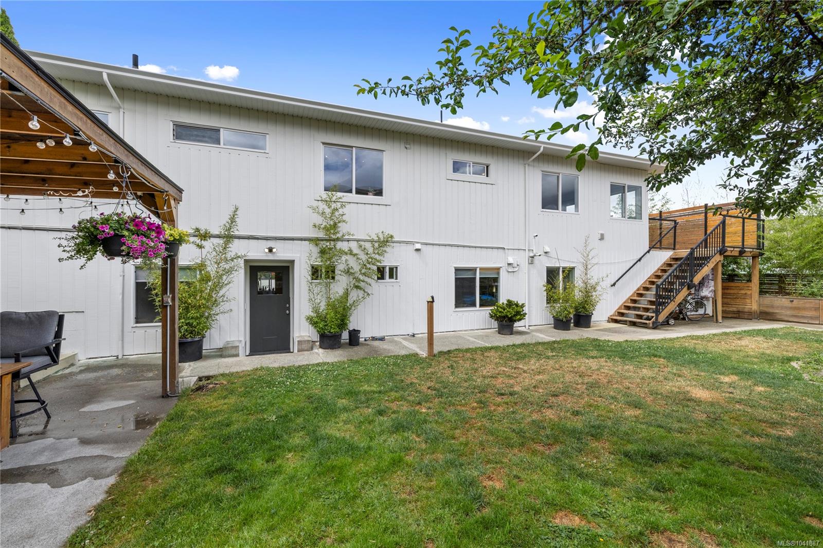 136 Maquinna Cres