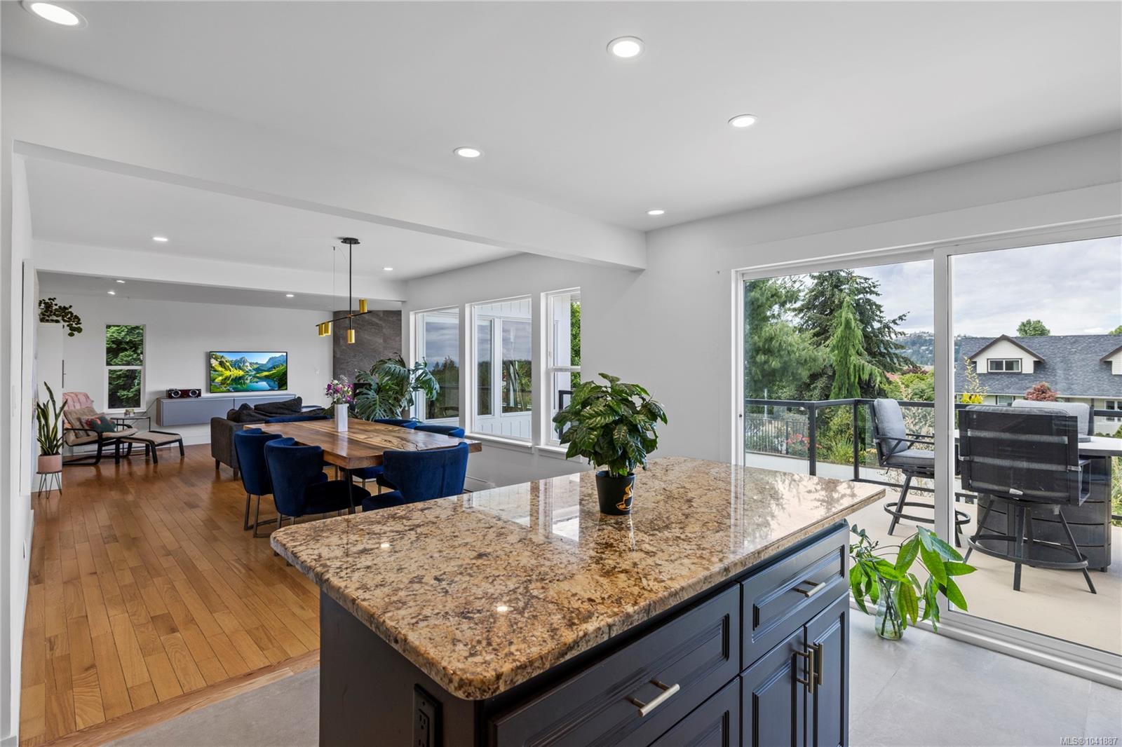 136 Maquinna Cres