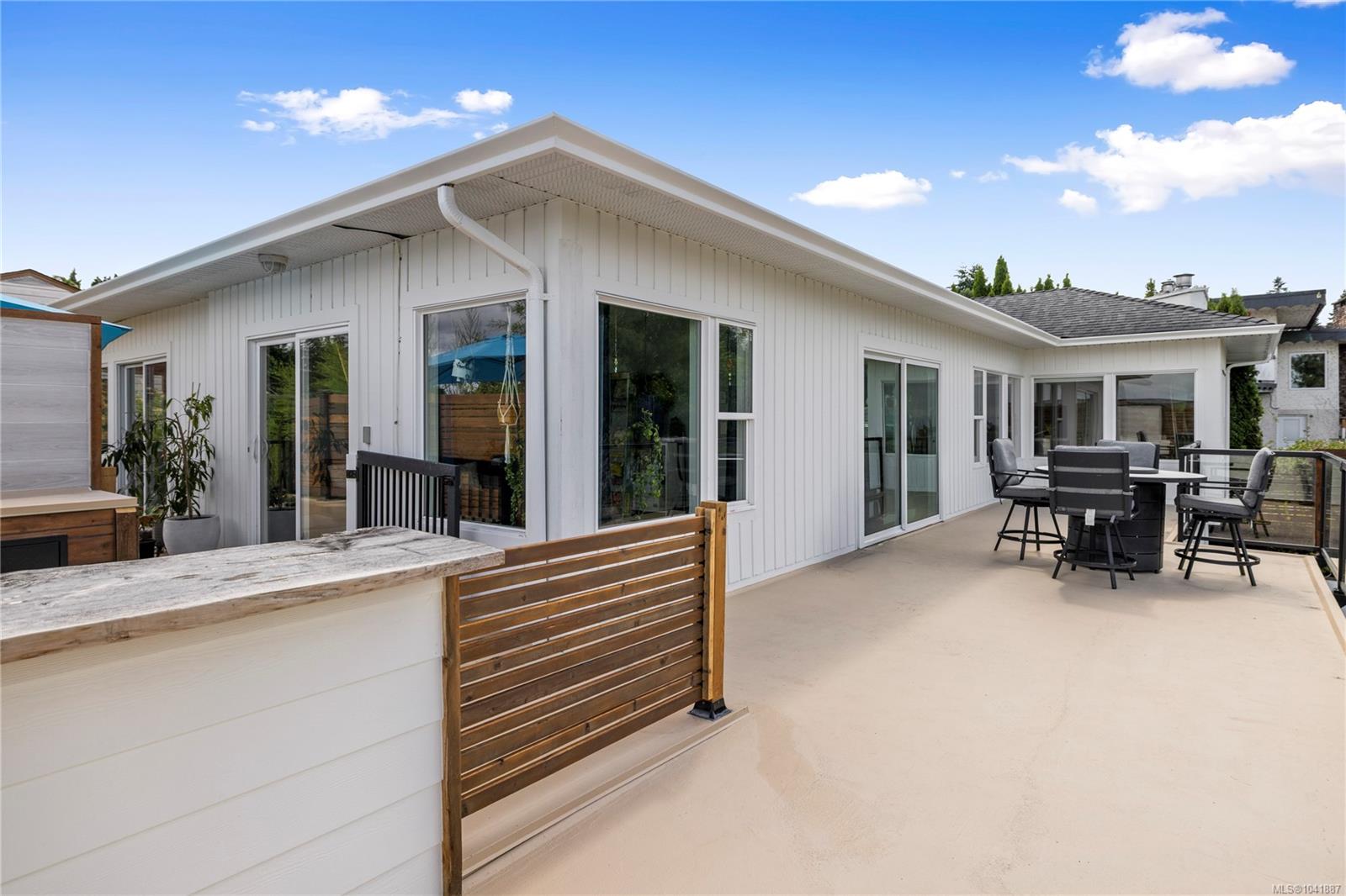 136 Maquinna Cres
