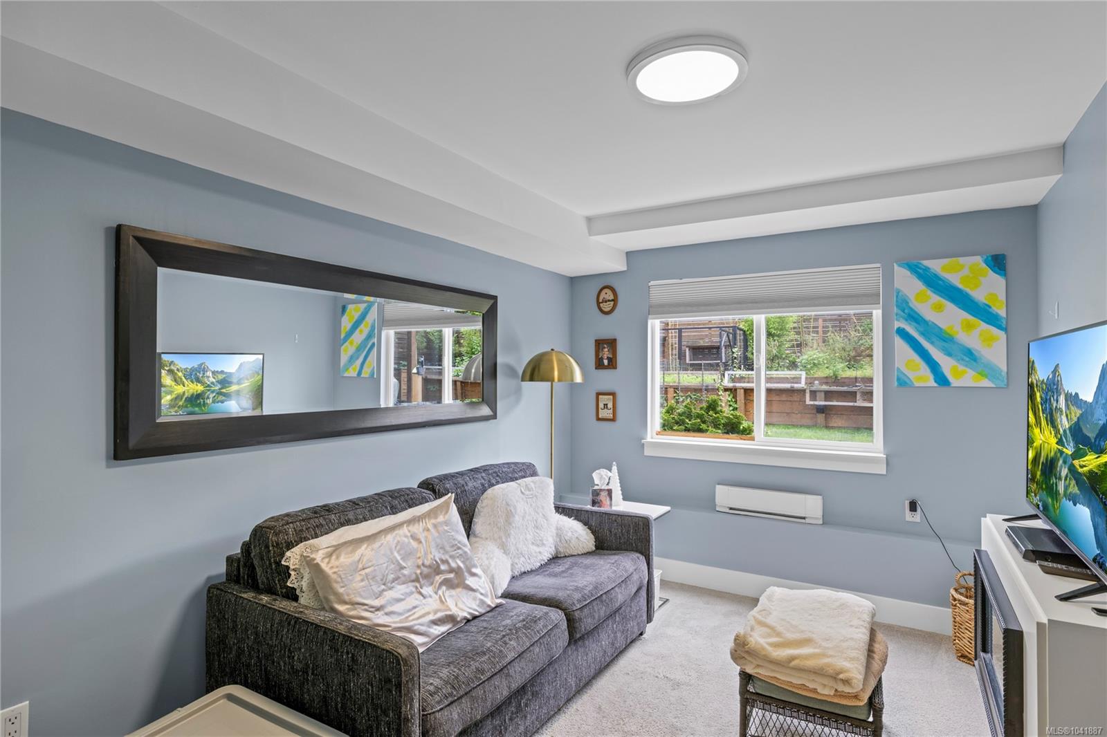 136 Maquinna Cres