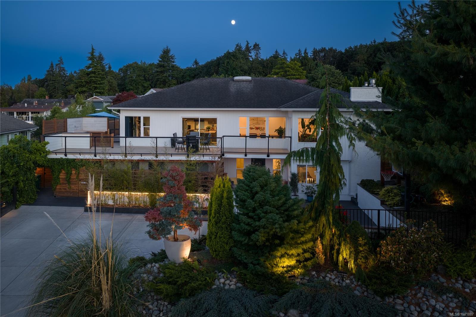 136 Maquinna Cres