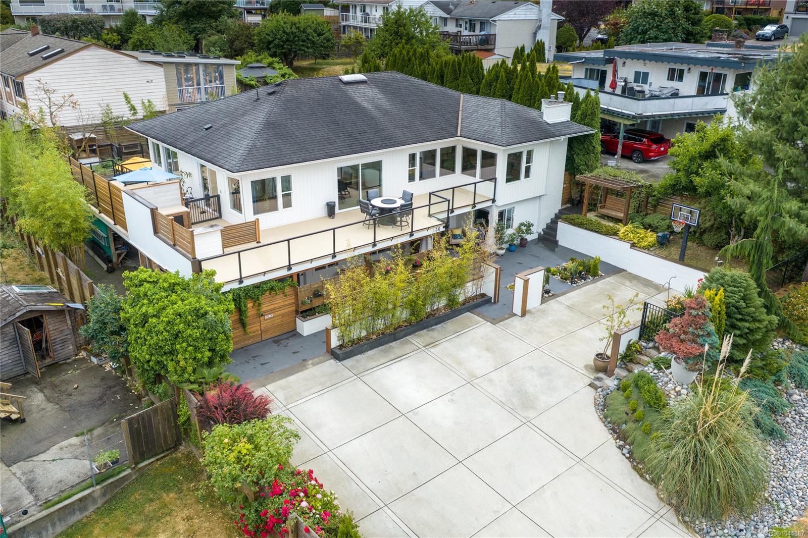 136 Maquinna Cres