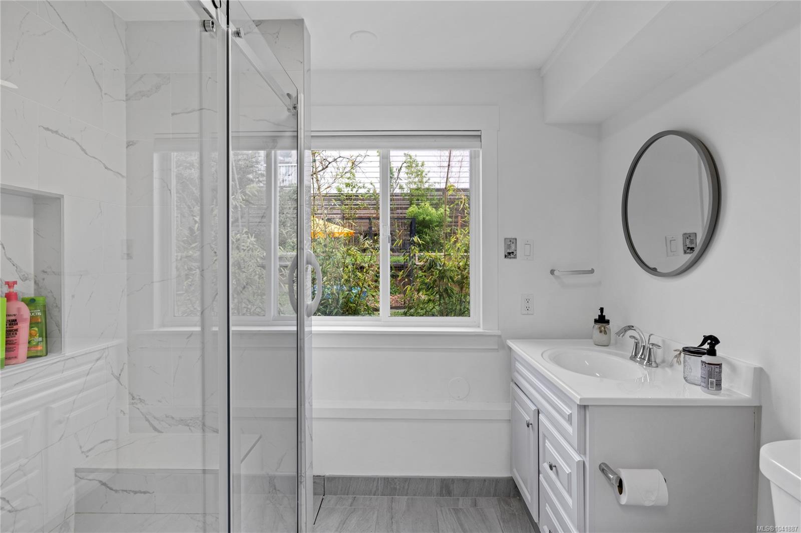 136 Maquinna Cres