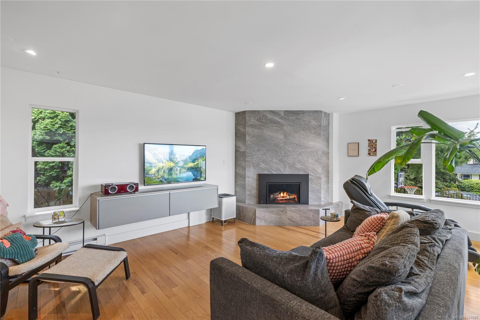 136 Maquinna Cres