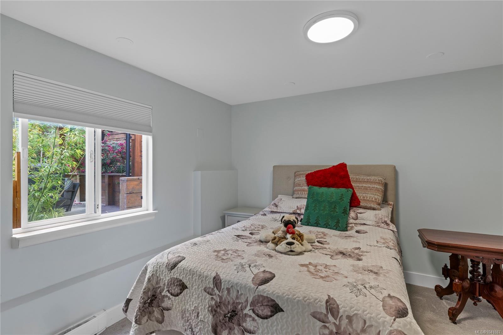 136 Maquinna Cres