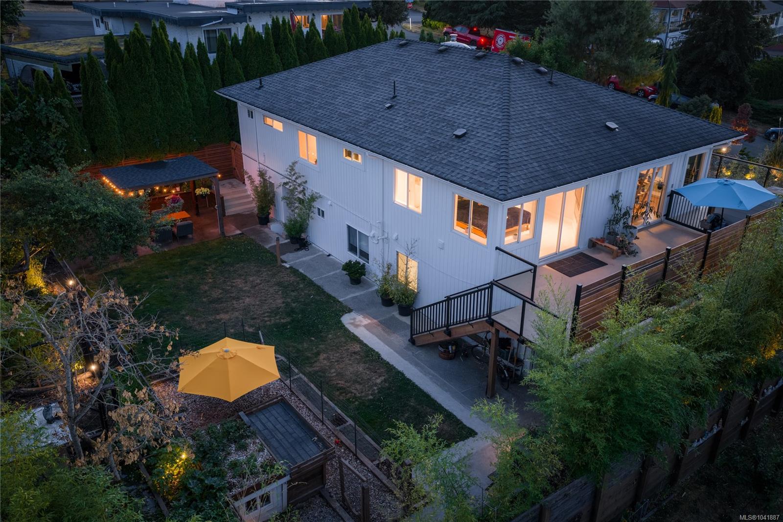 136 Maquinna Cres
