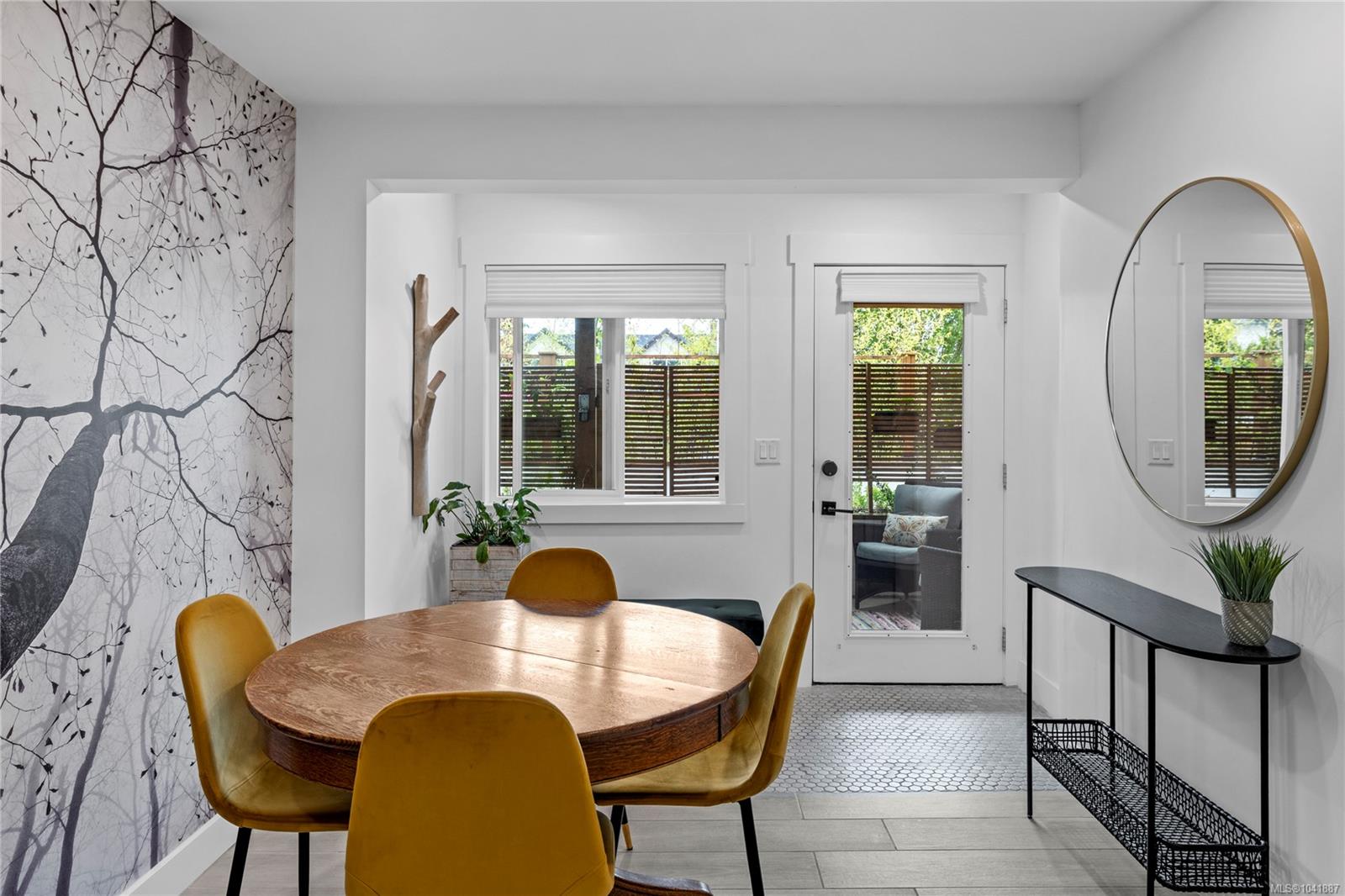 136 Maquinna Cres