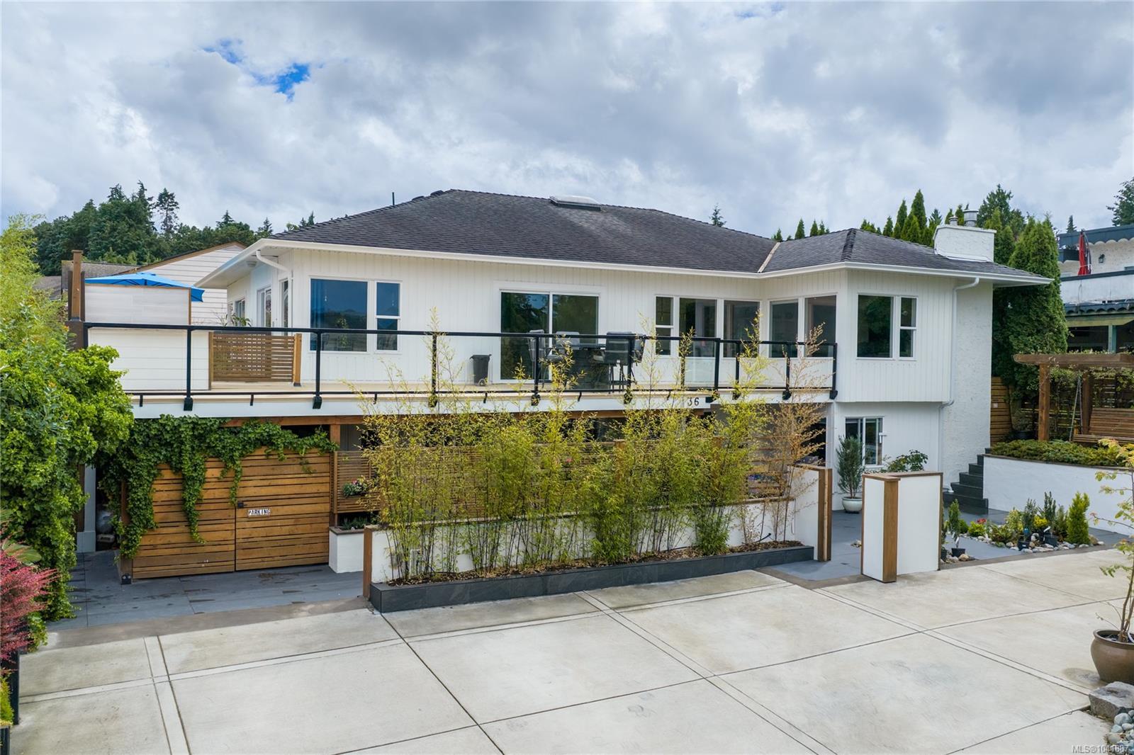 136 Maquinna Cres