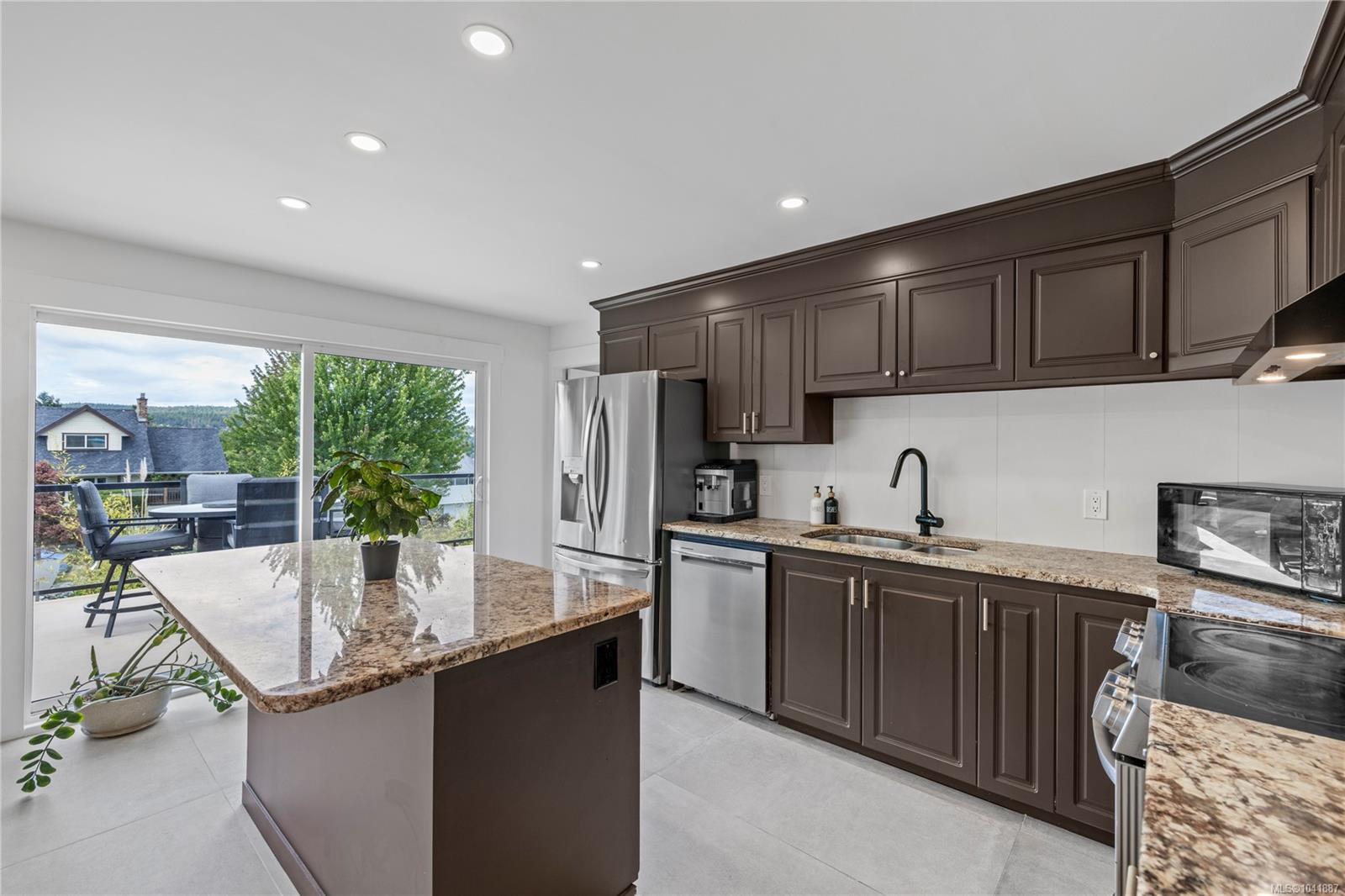 136 Maquinna Cres