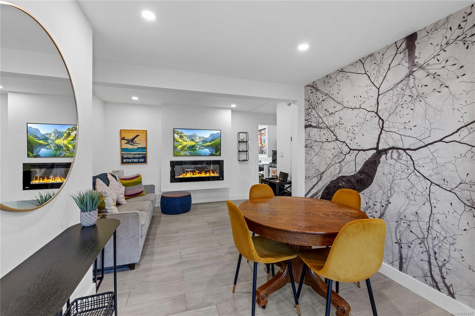 136 Maquinna Cres