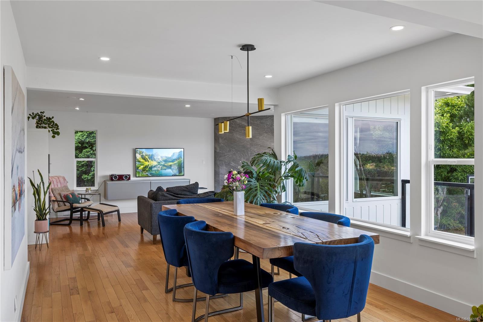 136 Maquinna Cres