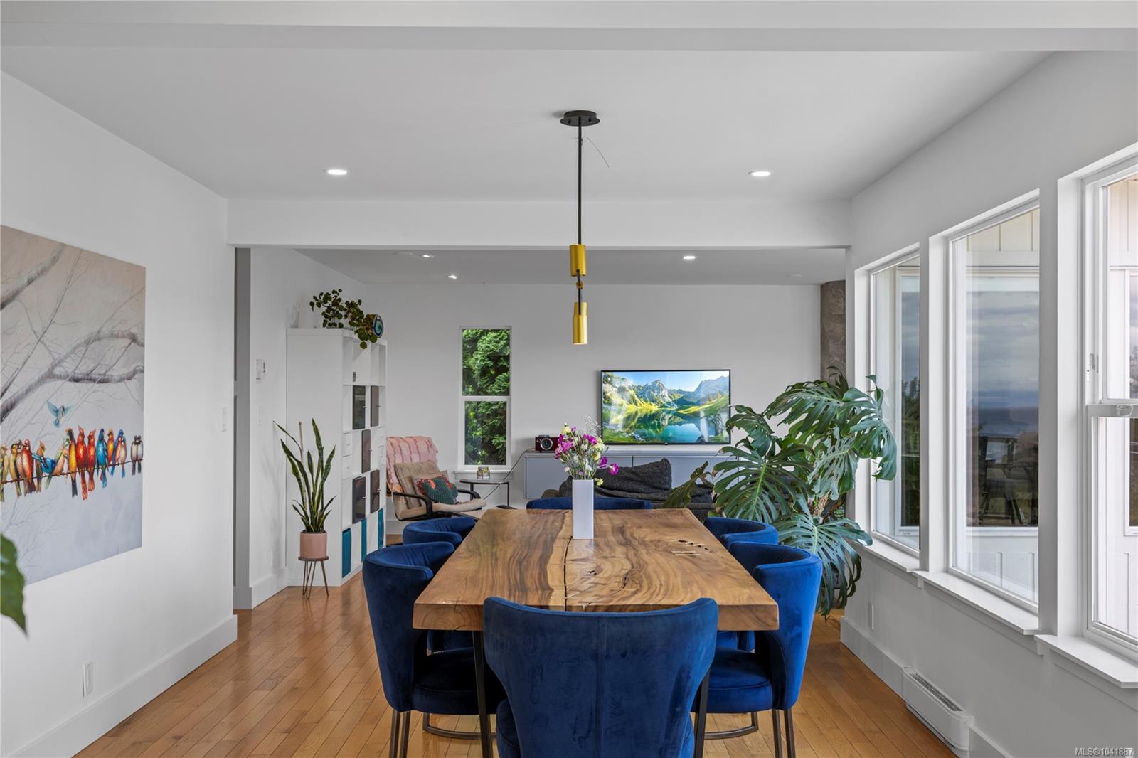 136 Maquinna Cres