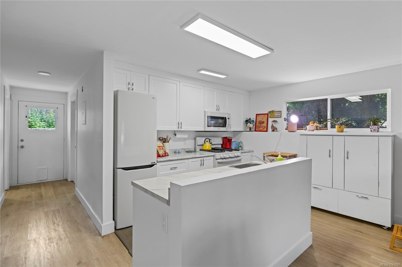 136 Maquinna Cres