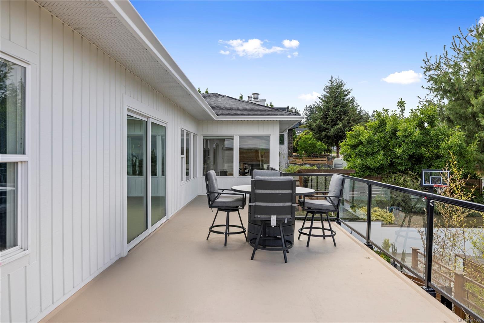 136 Maquinna Cres
