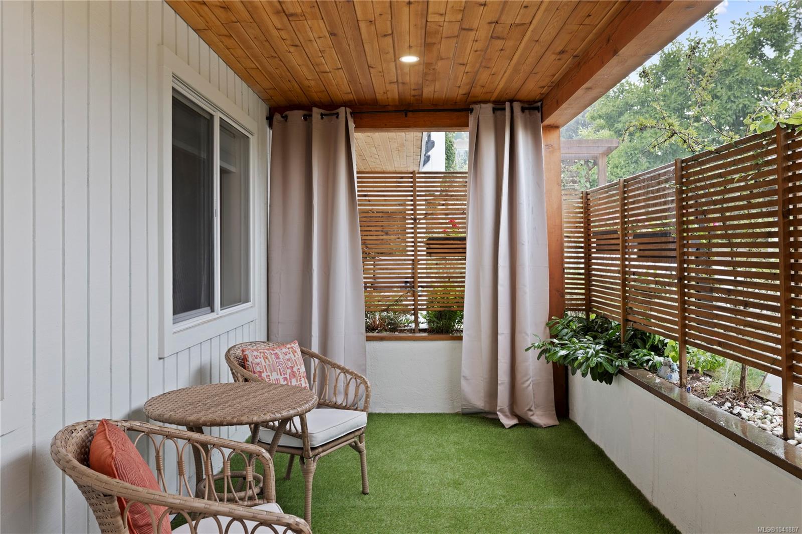 136 Maquinna Cres