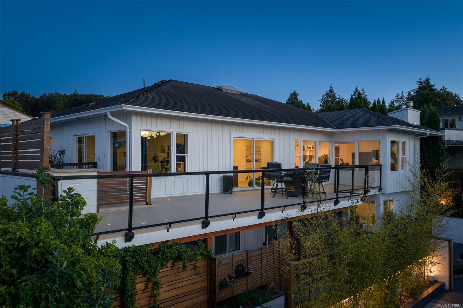 136 Maquinna Cres