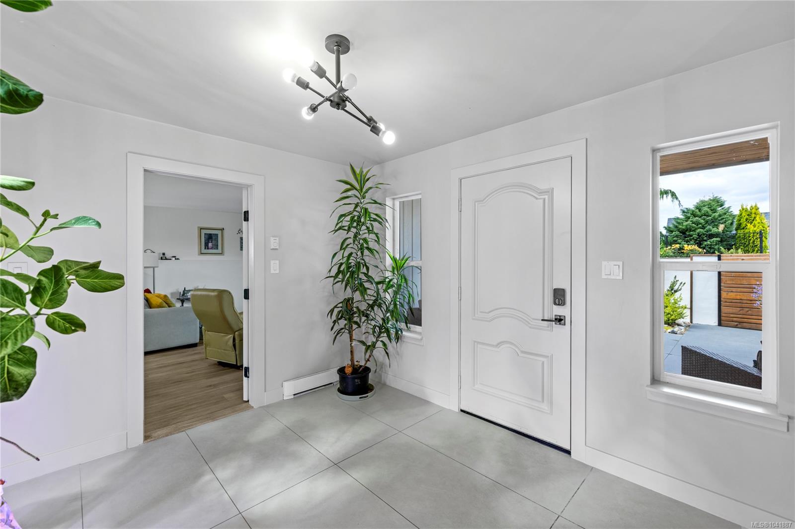 136 Maquinna Cres