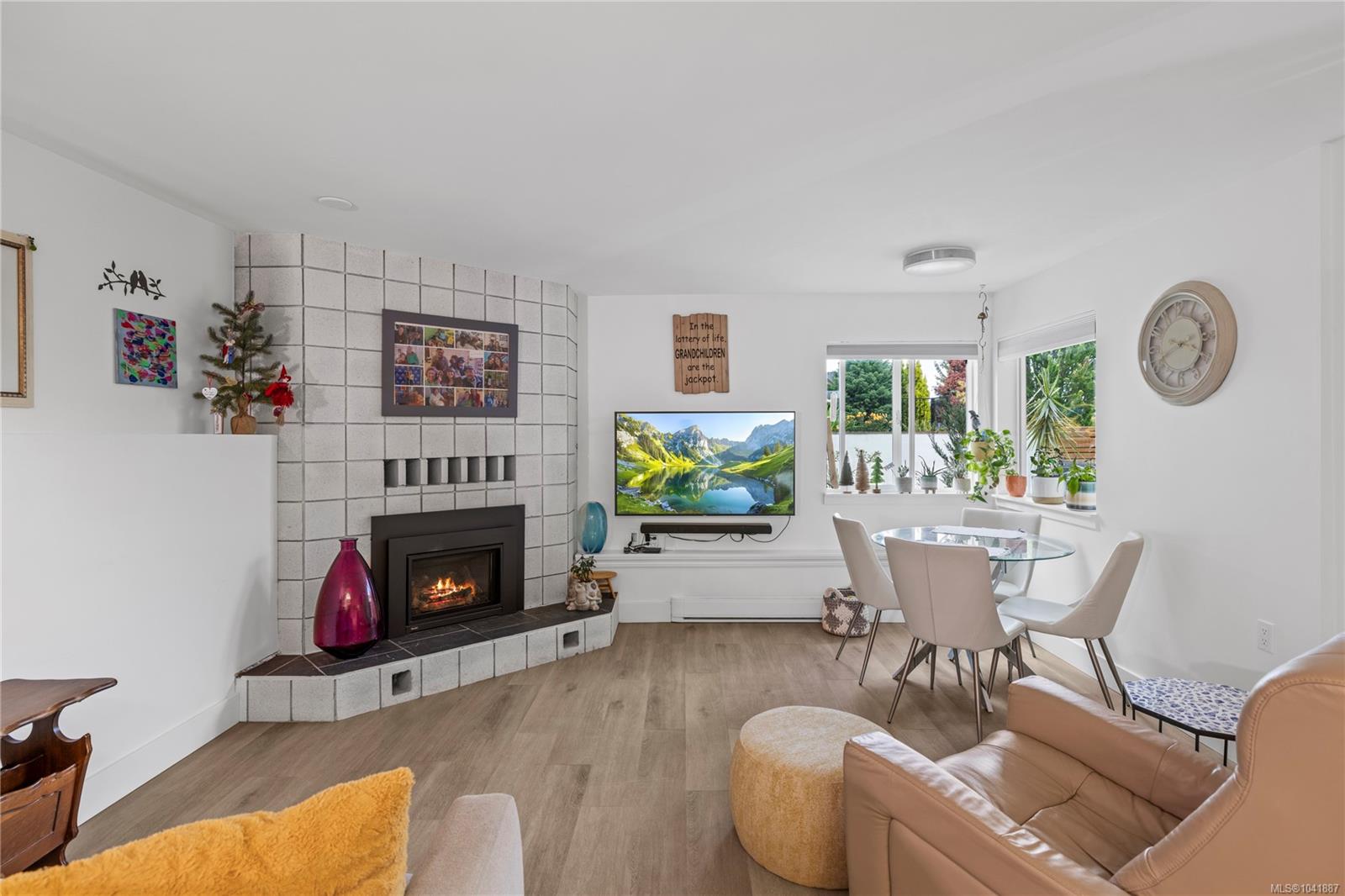 136 Maquinna Cres