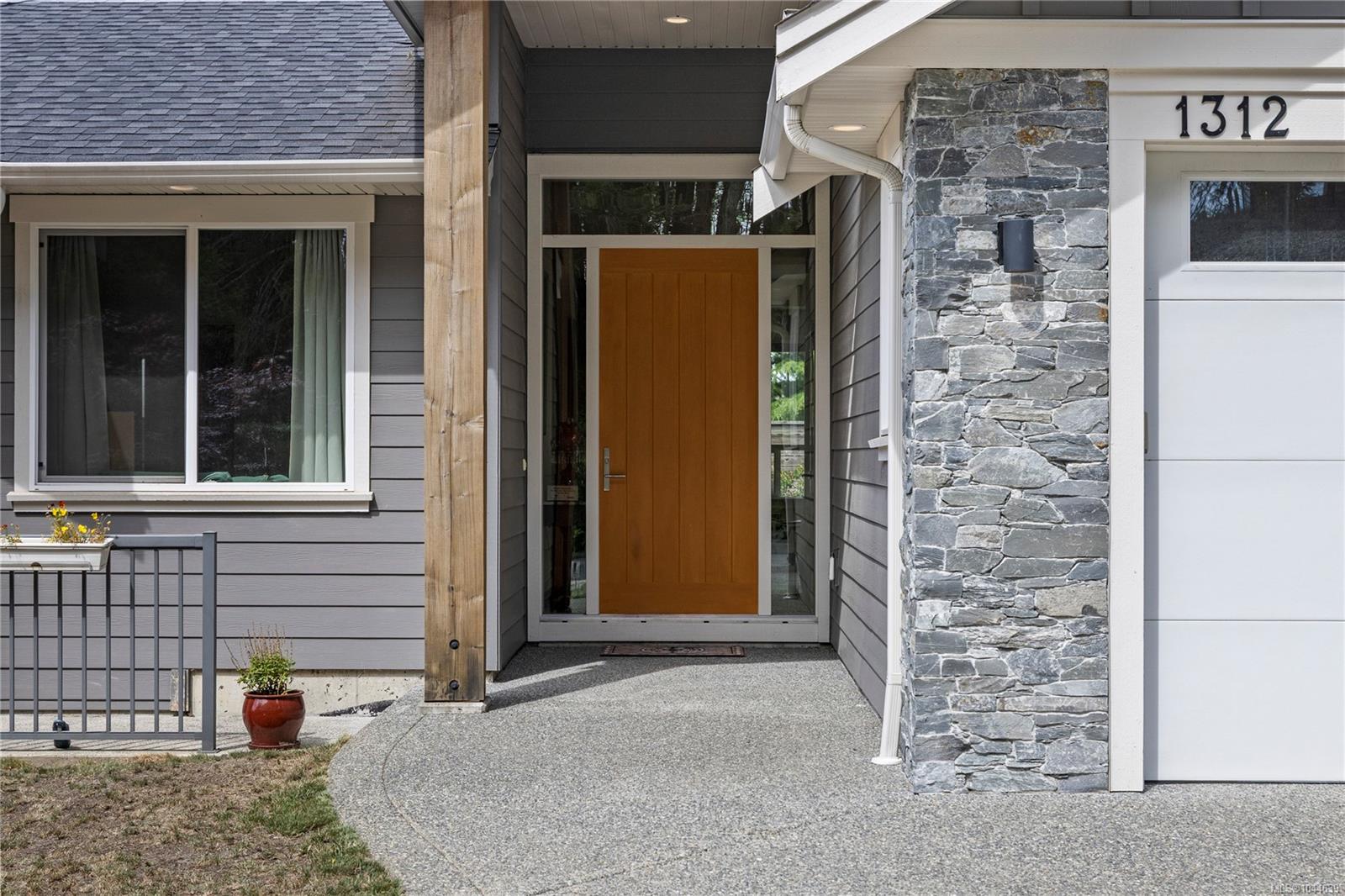 1312 Langara Dr