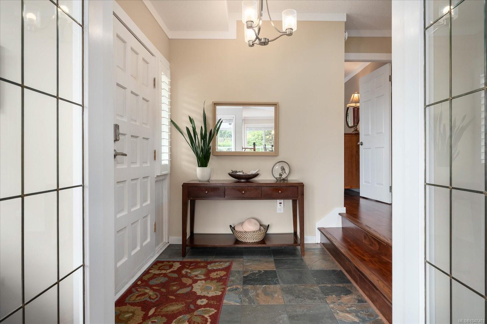 6223 Icarus Dr