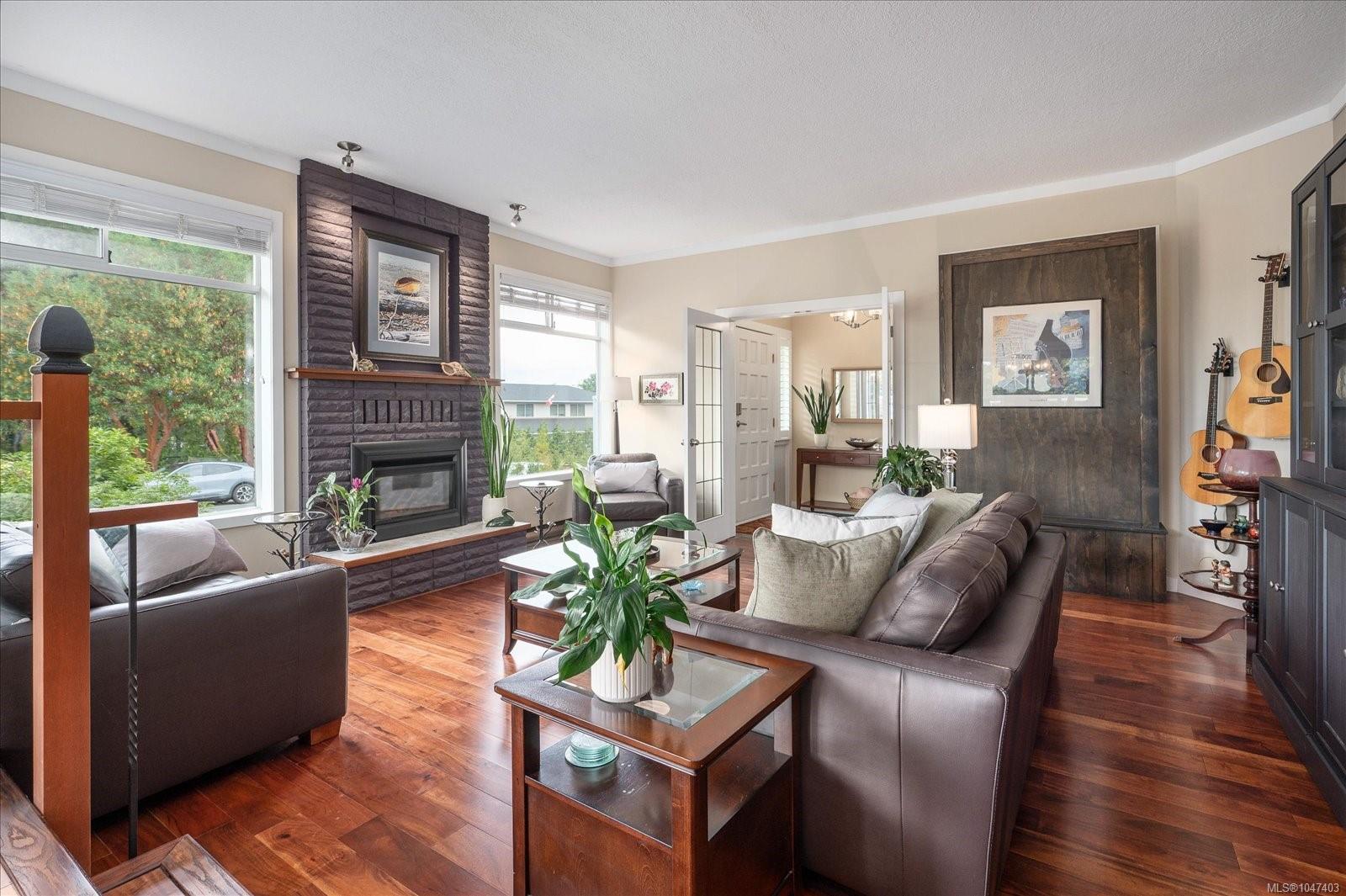 6223 Icarus Dr