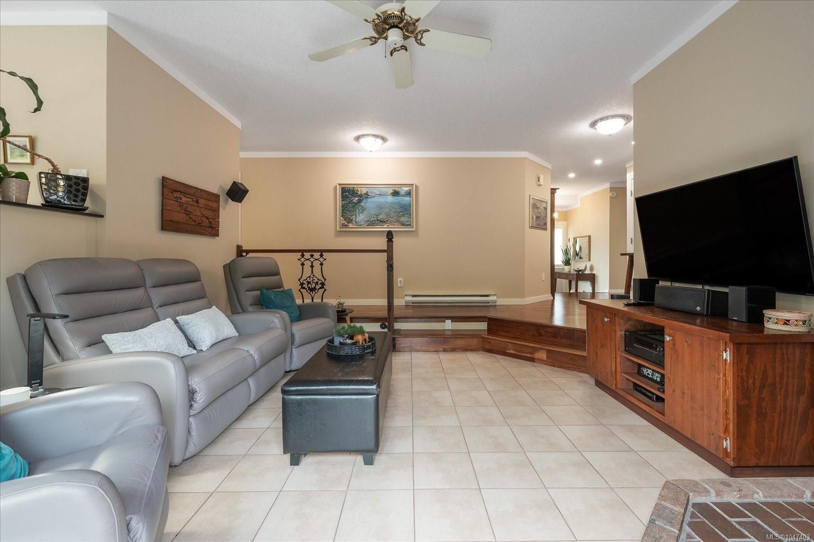6223 Icarus Dr
