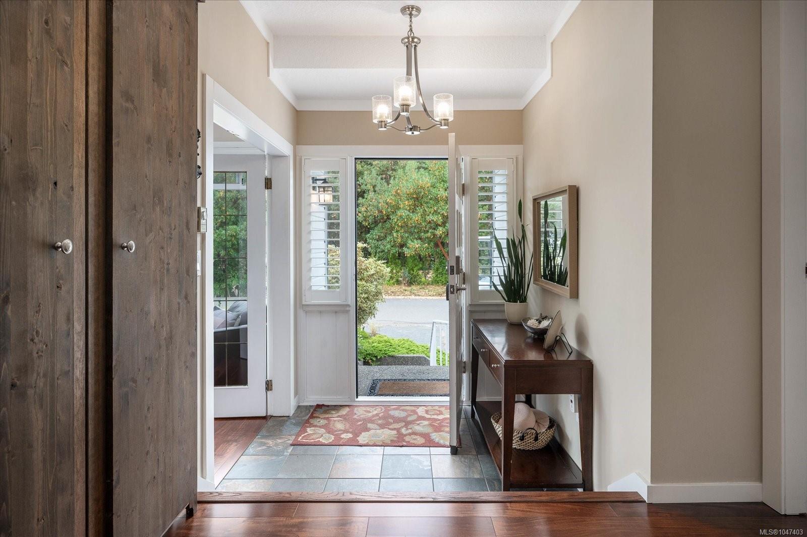 6223 Icarus Dr