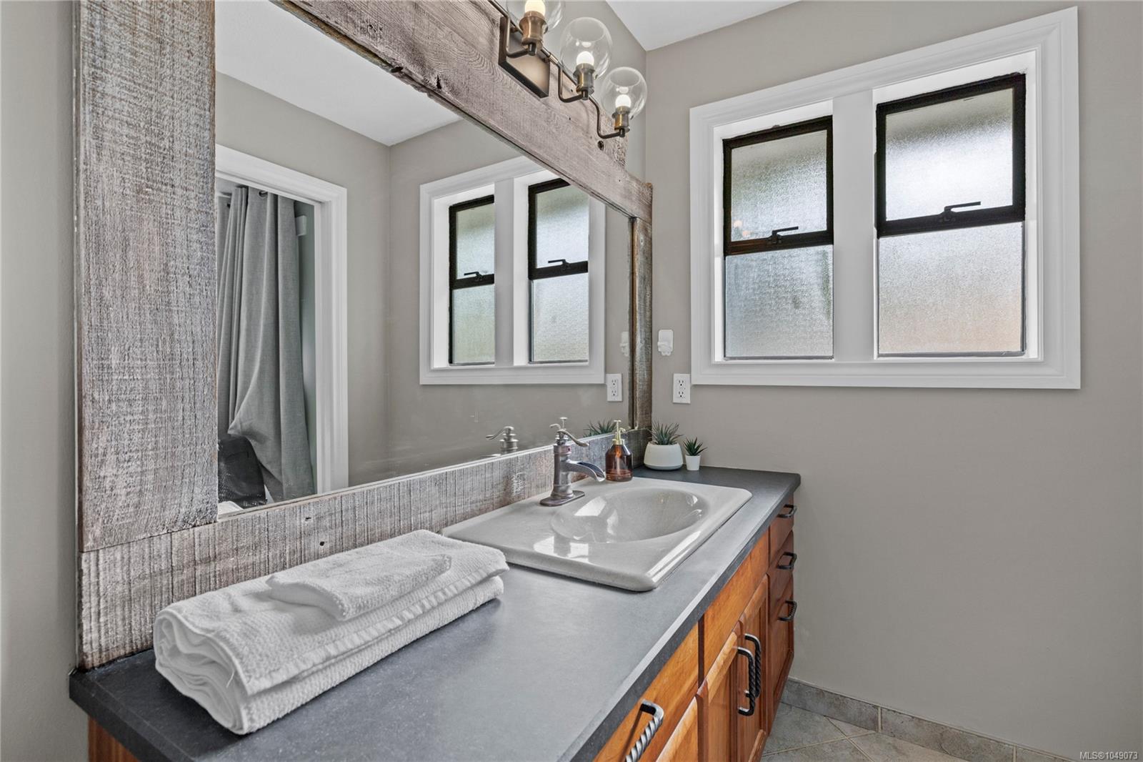 3557 Fairview Dr