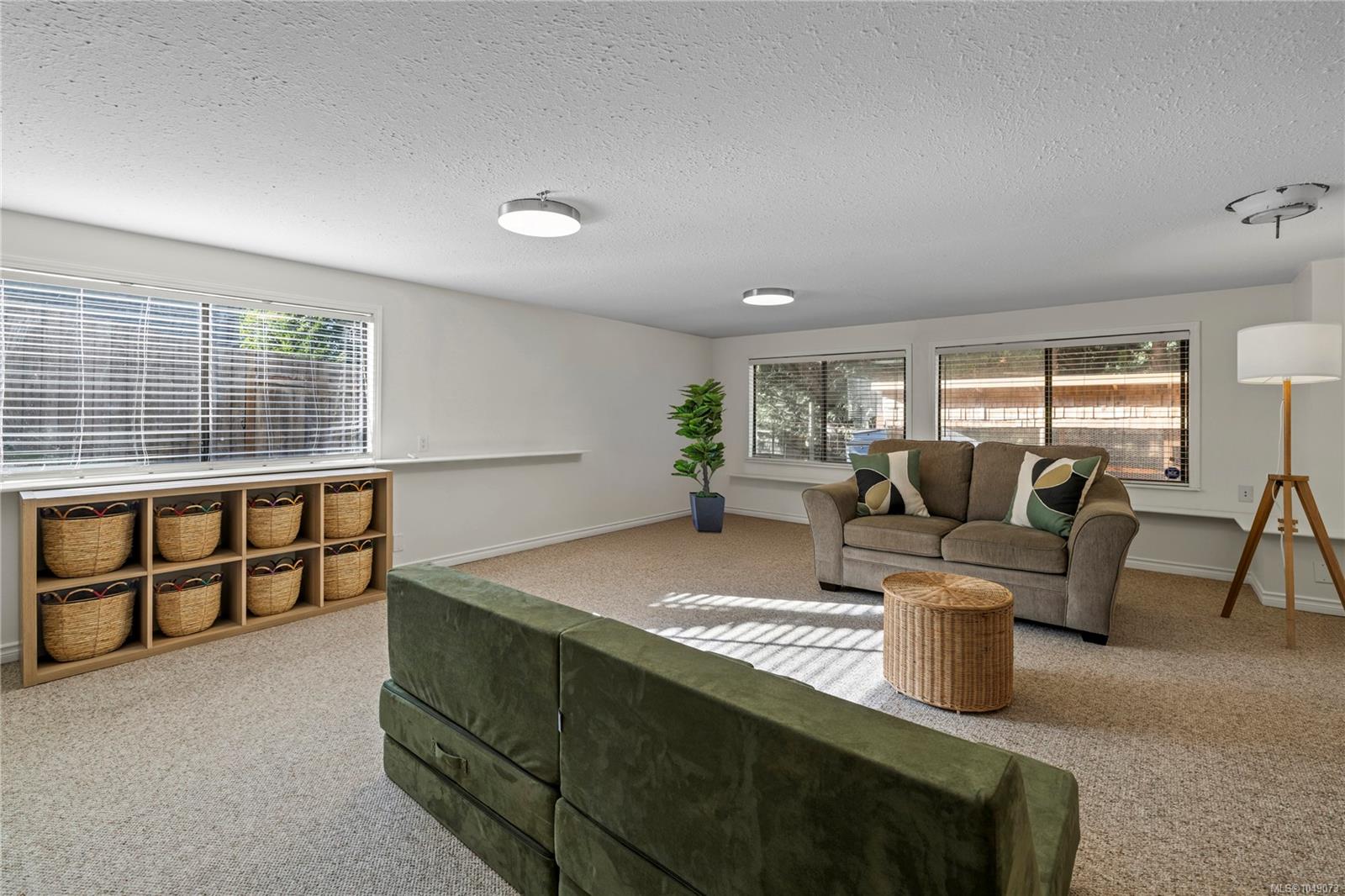 3557 Fairview Dr