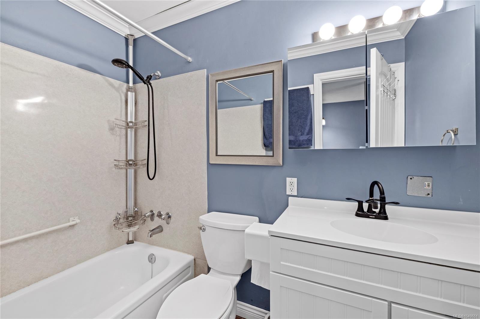 855 Howard Ave #6