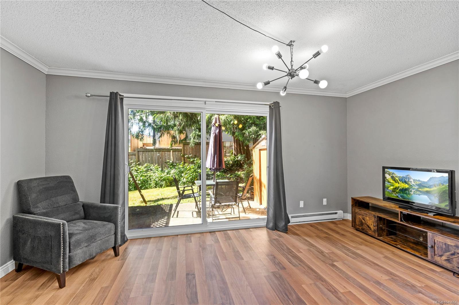 855 Howard Ave #6