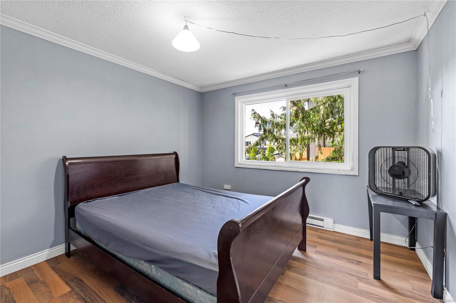 855 Howard Ave #6