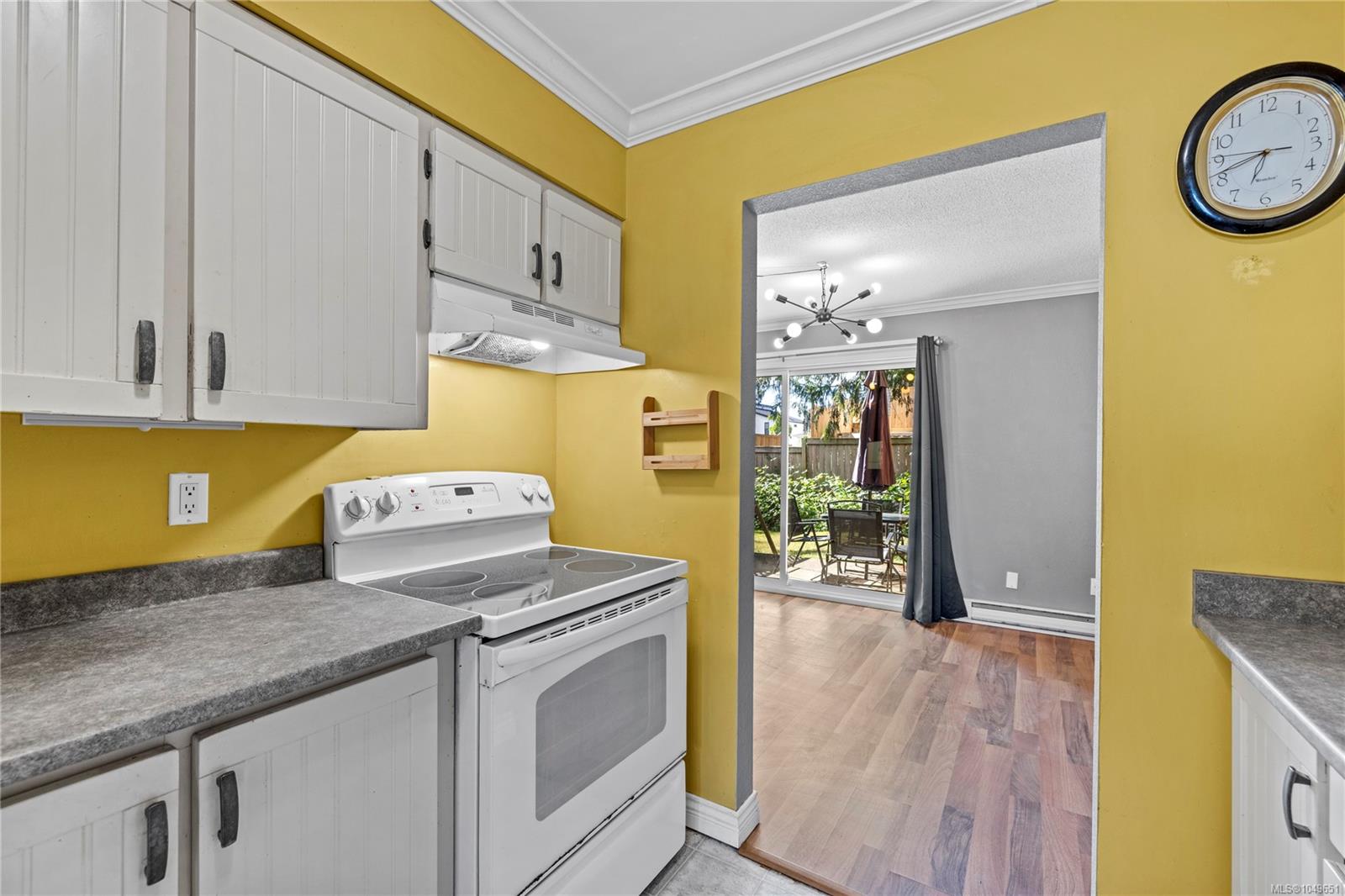 855 Howard Ave #6