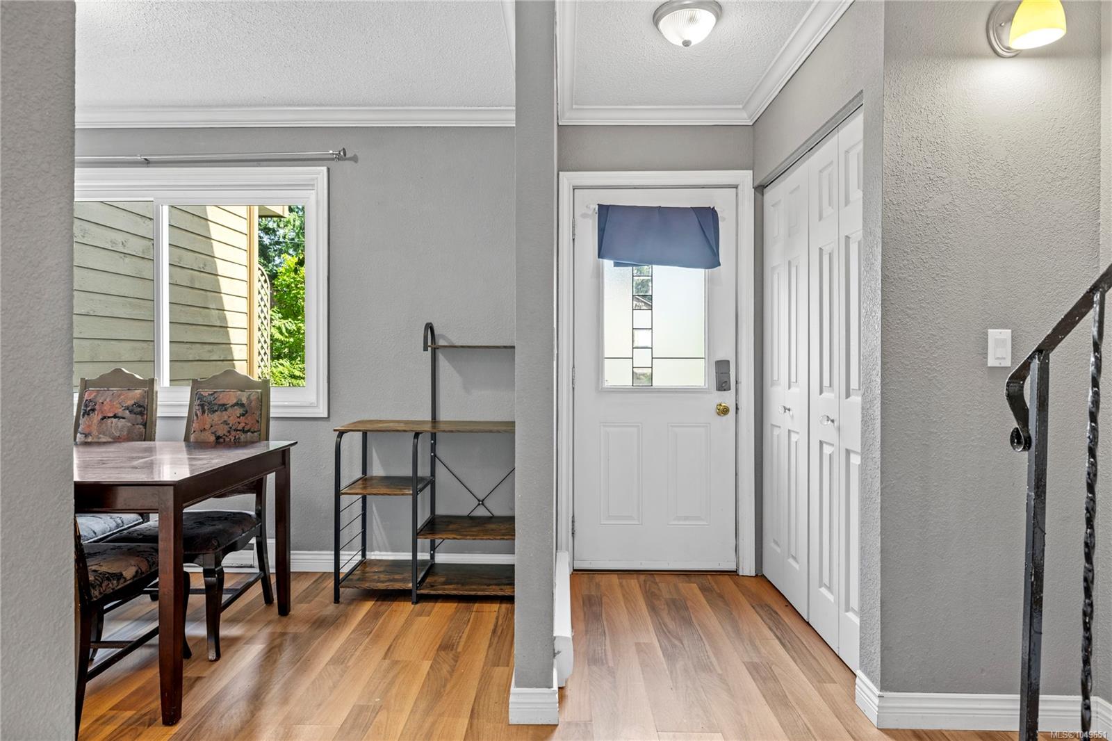 855 Howard Ave #6
