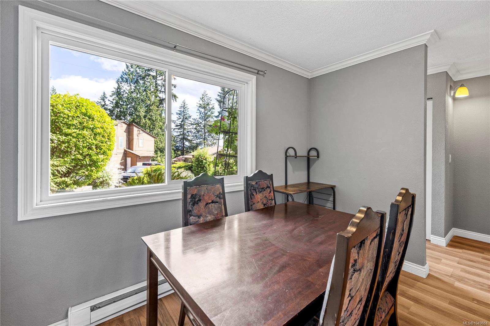 855 Howard Ave #6