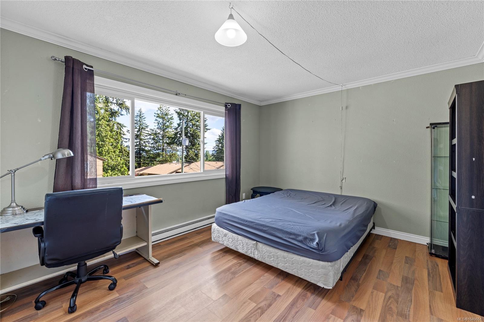 855 Howard Ave #6